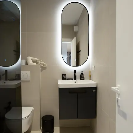 I&k Blloku Center * Τίρανα